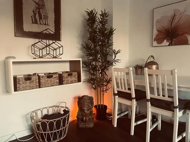 Apartment Near The Beach مالقة 0*,